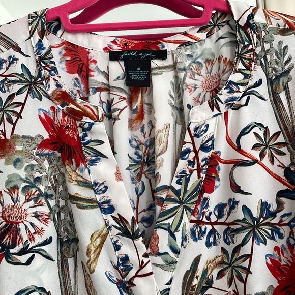 Faith & Zoe 1X floral long sleeve blouse V neck with buttons elastic cuffs - Picture 5 of 10
